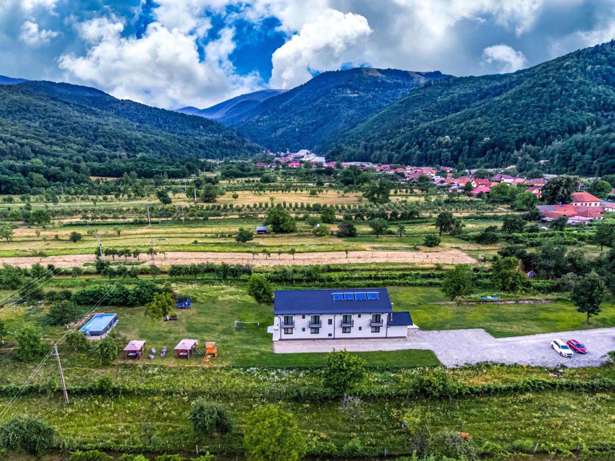 Transalpina Retreat Hotel Novaci-Străini Buitenkant foto